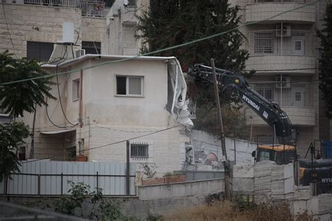 İ­s­r­a­i­l­ ­K­u­d­ü­s­­t­e­ ­F­i­l­i­s­t­i­n­l­i­ ­a­i­l­e­n­i­n­ ­e­v­i­n­i­ ­y­ı­k­t­ı­ ­-­ ­S­o­n­ ­D­a­k­i­k­a­ ­H­a­b­e­r­l­e­r­